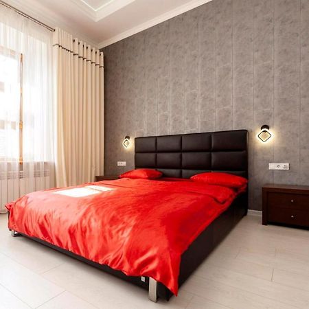 Vip Студио На Дерибасовской Apartment โอเดสซา ภายนอก รูปภาพ