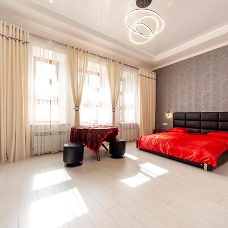 Vip Студио На Дерибасовской Apartment โอเดสซา ภายนอก รูปภาพ