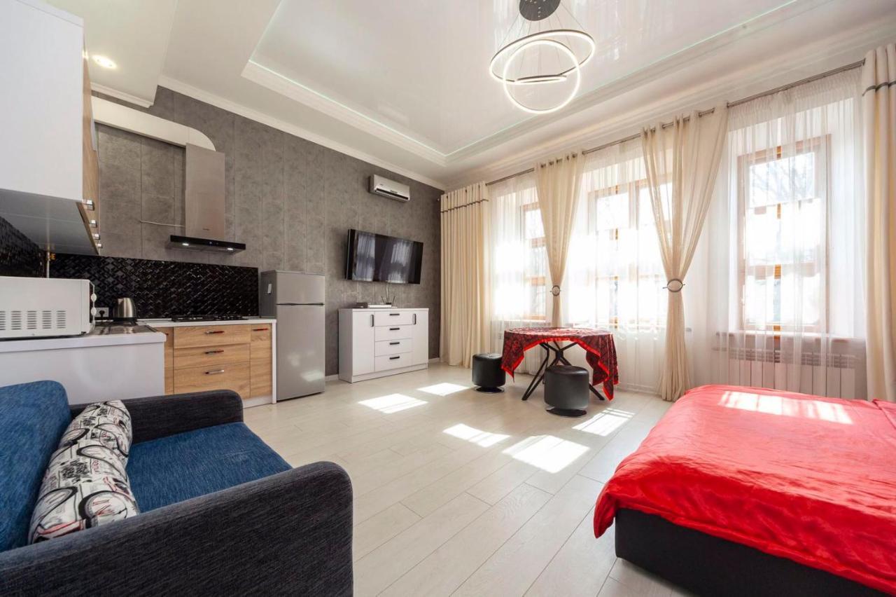 Vip Студио На Дерибасовской Apartment โอเดสซา ภายนอก รูปภาพ