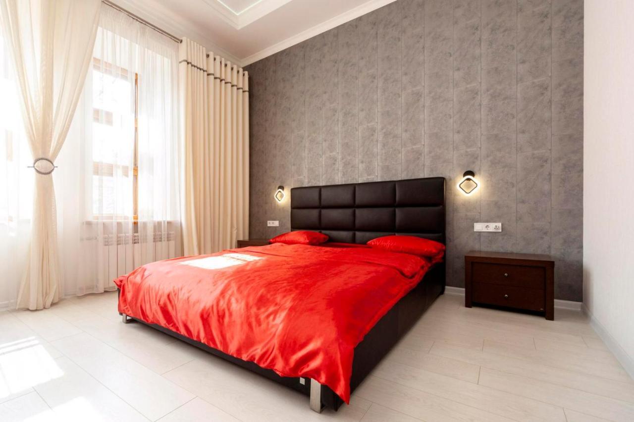 Vip Студио На Дерибасовской Apartment โอเดสซา ภายนอก รูปภาพ