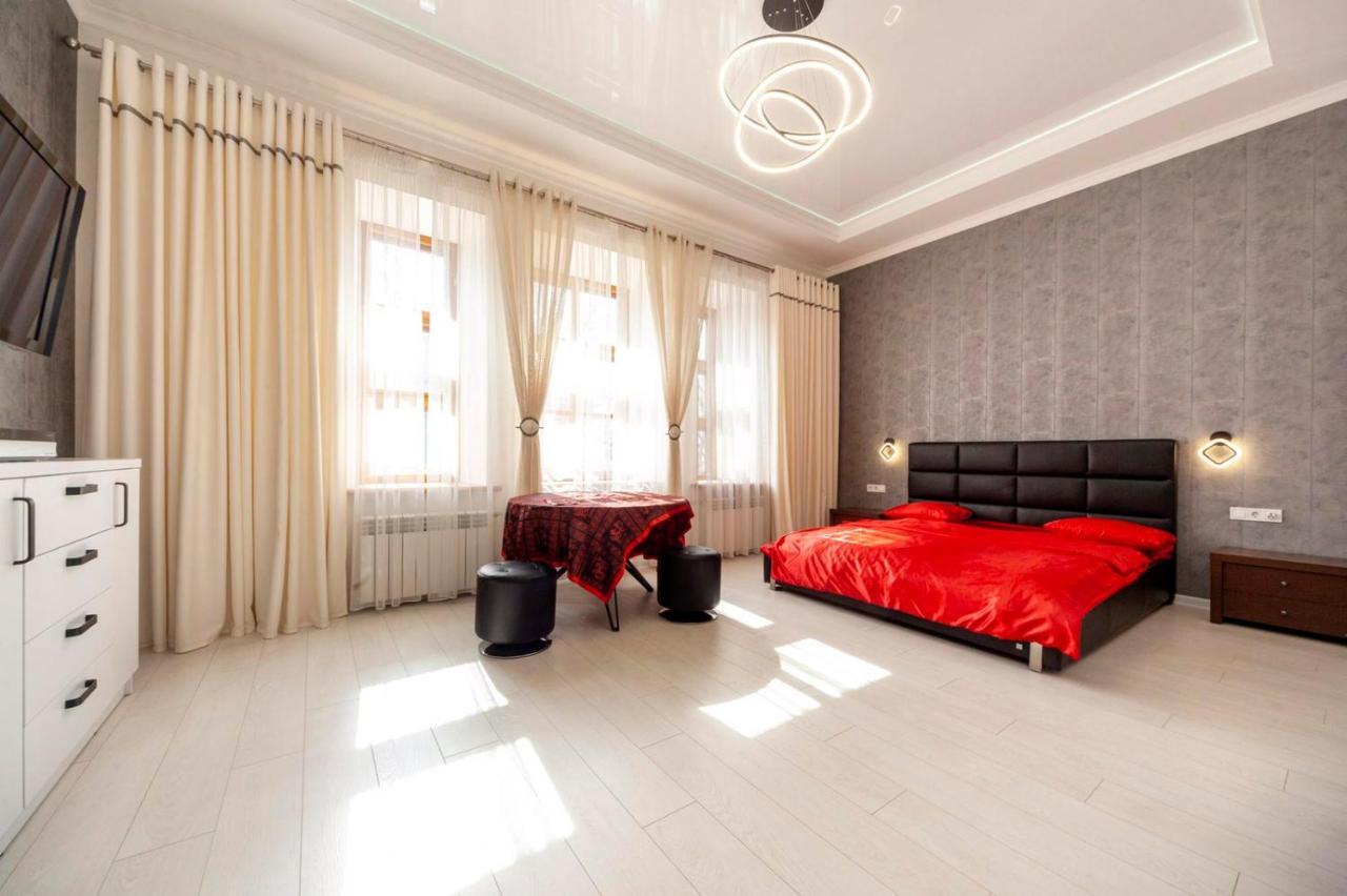 Vip Студио На Дерибасовской Apartment โอเดสซา ภายนอก รูปภาพ