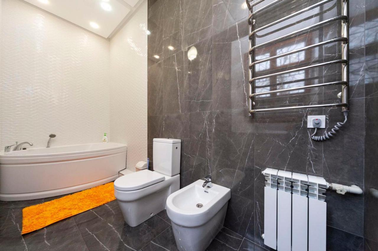 Vip Студио На Дерибасовской Apartment โอเดสซา ภายนอก รูปภาพ