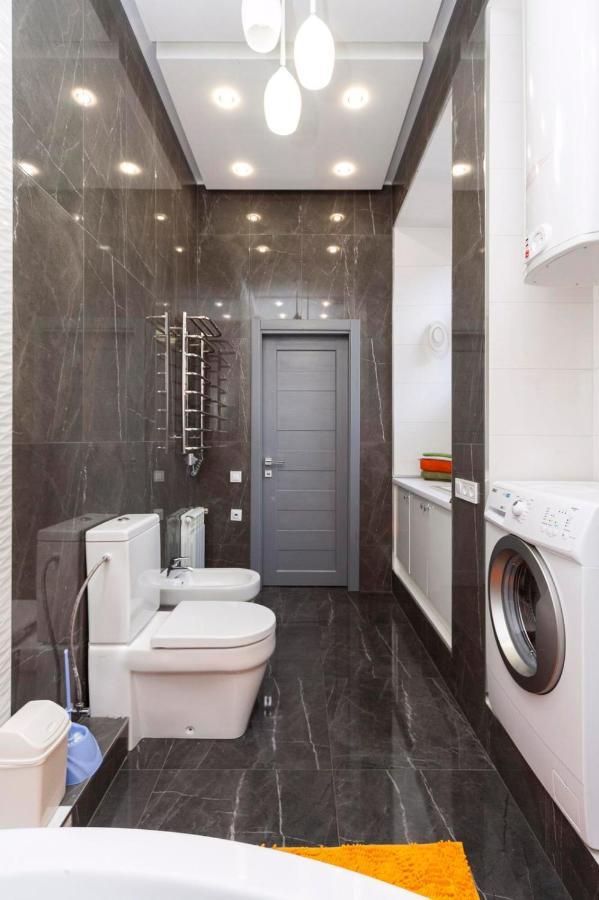 Vip Студио На Дерибасовской Apartment โอเดสซา ภายนอก รูปภาพ
