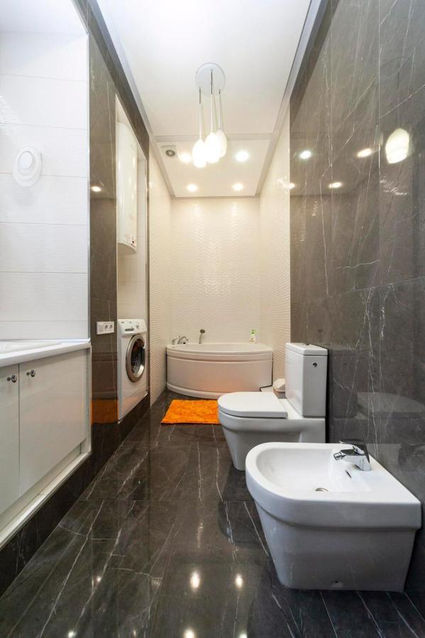 Vip Студио На Дерибасовской Apartment โอเดสซา ภายนอก รูปภาพ